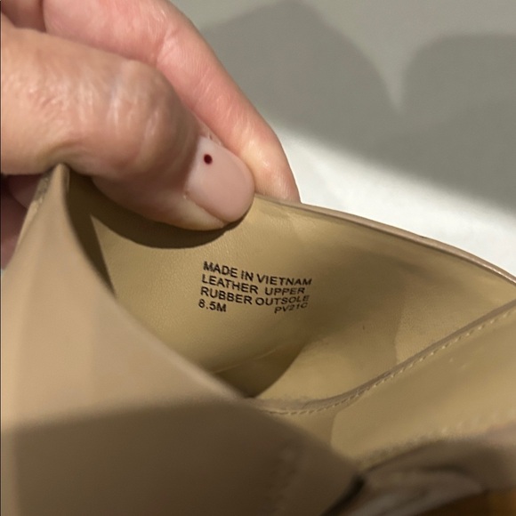 Michael Kors Tan Women's Mules- Size 8.5 - Picture 5 of 7